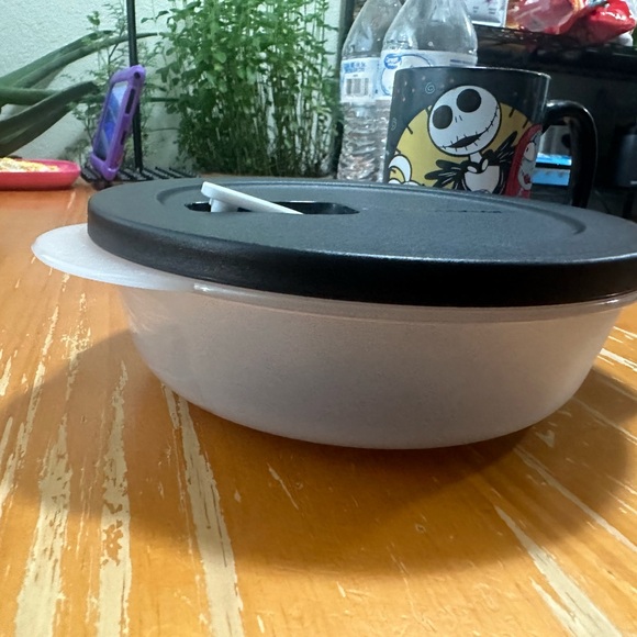 New Tupperware - Picture 1 of 2